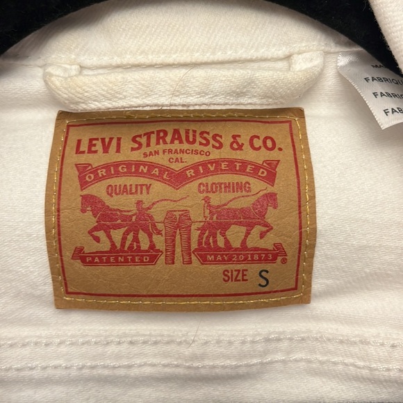 White Levi’s denim jacket - Picture 2 of 3